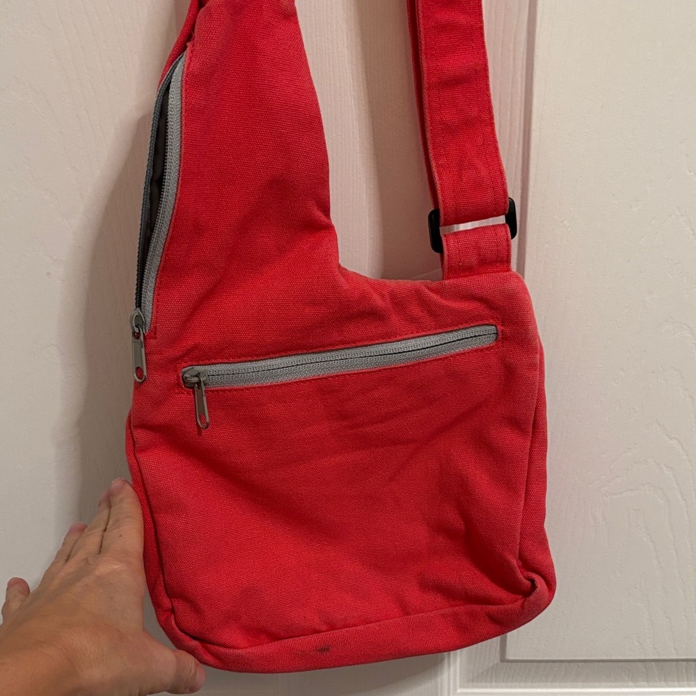 Kavu Light Red Crossbody Sling Bag - Picture 6 of 7